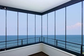 Cam balkon seçimi üçün sürməli yoxsa qatlanan sistemlərə üstünlük verilməlidir?