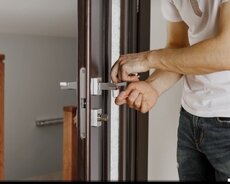 Çilingər seyf bağlı qapıların açılmasi