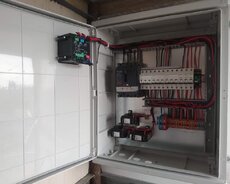 Elektrik avtomatika panoları yığılması